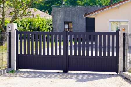 Comment assortir portail, cl&ocirc;ture et portillon pr&egrave;s de Chen&ocirc;ve ?